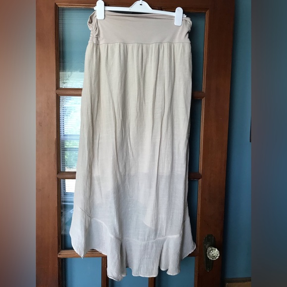 Elegant Cream High Low Skirt - Picture 7 of 7